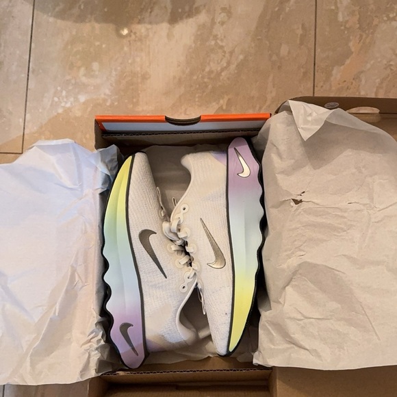 Nike Shoes - Nike Women Motiva Hydrangea